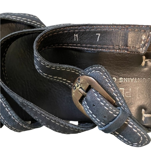 Donald J. Pliner Wedge. Size 7 m - Picture 6 of 7